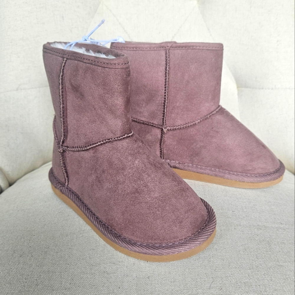 NWT Old Navy Toddler Fur boots size 9 Dusty Rose Tan color